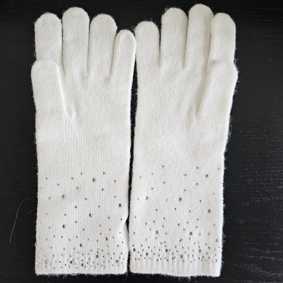 White/Cream Rhinestone Gloves - Picture 6 of 9